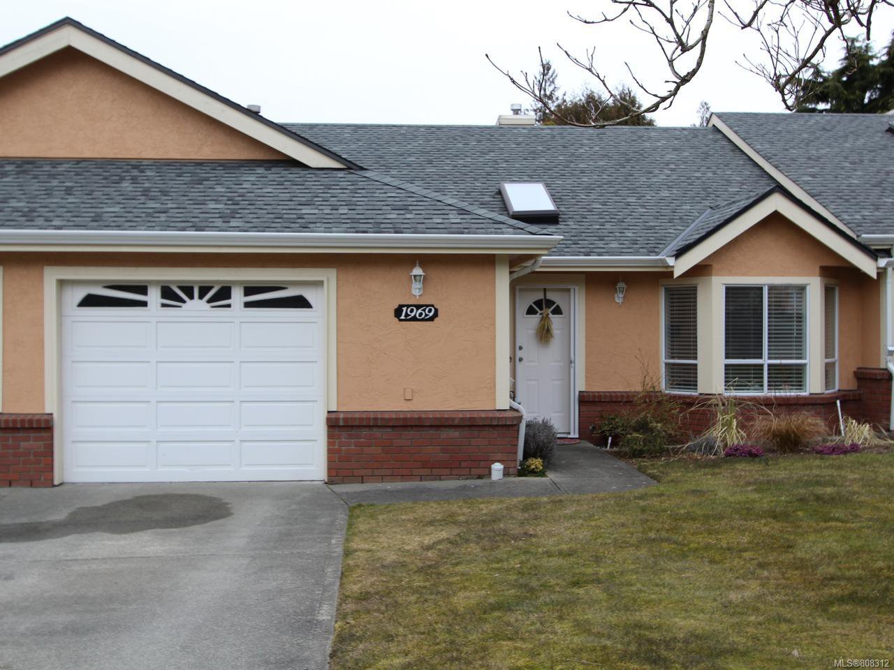 Main Photo: 1969 Bunker Hill Dr in NANAIMO: Na Departure Bay Row/Townhouse for sale (Nanaimo) : MLS®# 808312