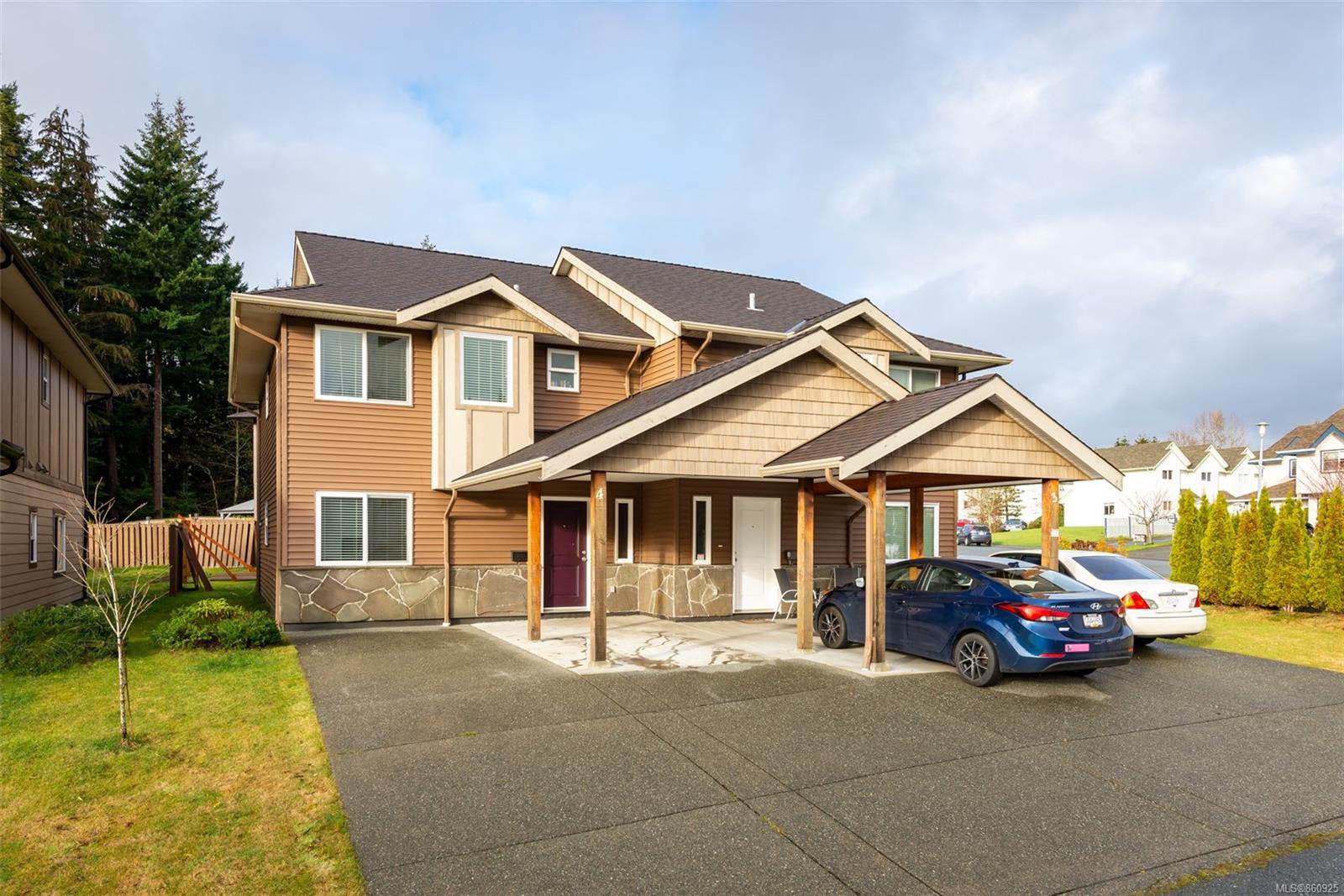 Main Photo: 4 1340 Creekside Way in : CR Campbell River Central Half Duplex for sale (Campbell River) : MLS®# 860925
