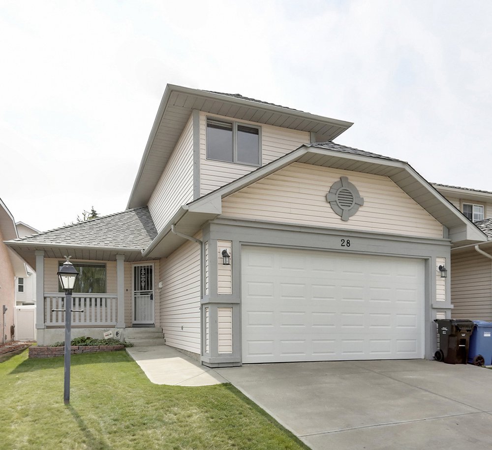 Main Photo: 28 Arbour Ridge Place NW in Calgary: House for sale : MLS®# C4025395