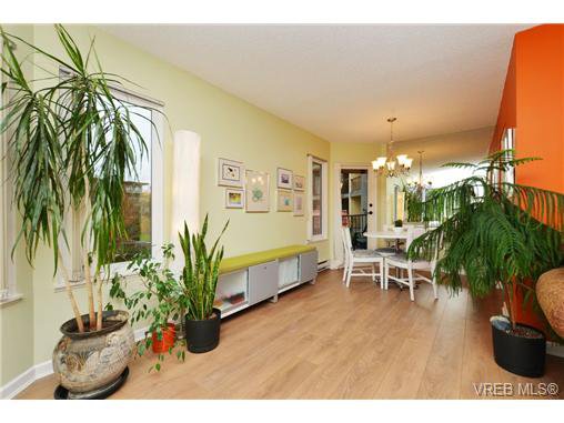 Main Photo: 214 1149 Rockland Avenue in VICTORIA: Vi Downtown Residential for sale (Victoria) : MLS®# 346661