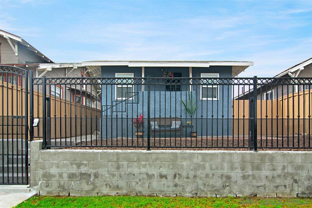 Main Photo: LOGAN HEIGHTS House for sale : 3 bedrooms : 2071 FRANKLIN AVE in San Diego
