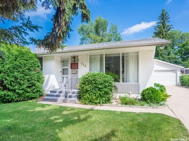 Main Photo: 114 Lindsay Drive in Saskatoon: Greystone Heights Residential for sale : MLS®# SK740220