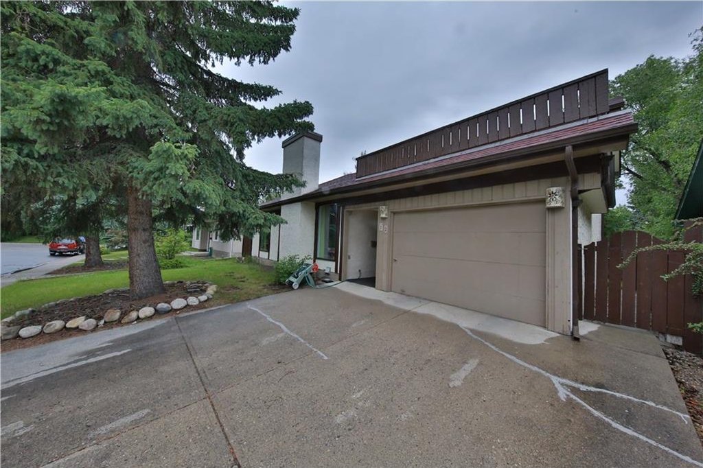Main Photo: 12 Oakvale PL SW in Calgary: Oakridge House for sale : MLS®# C4125532