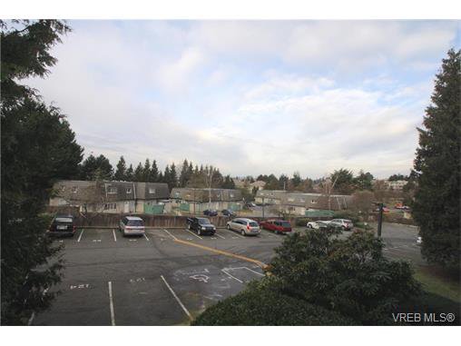 Main Photo: 301 3252 Glasgow Avenue in VICTORIA: SE Quadra Residential for sale (Saanich East) : MLS®# 373260