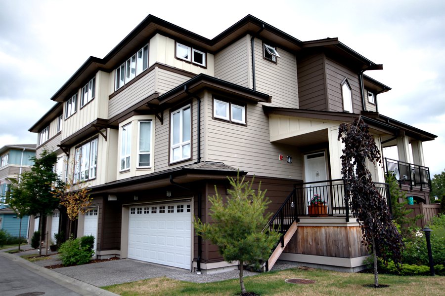 Main Photo: 30 160 PEMBINA STREET: Townhouse for sale : MLS®# V899838