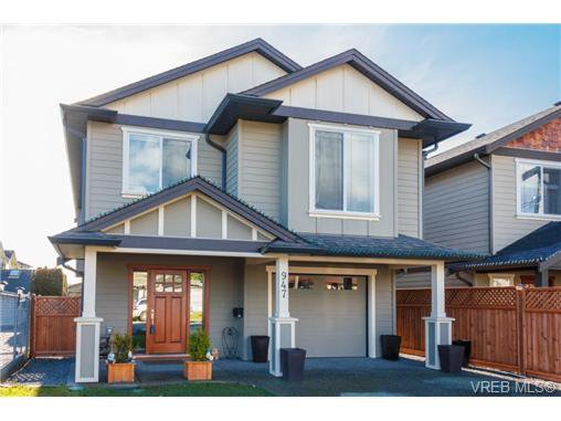 Main Photo: 947 Bray Ave in VICTORIA: La Langford Proper House for sale (Langford) : MLS®# 690628