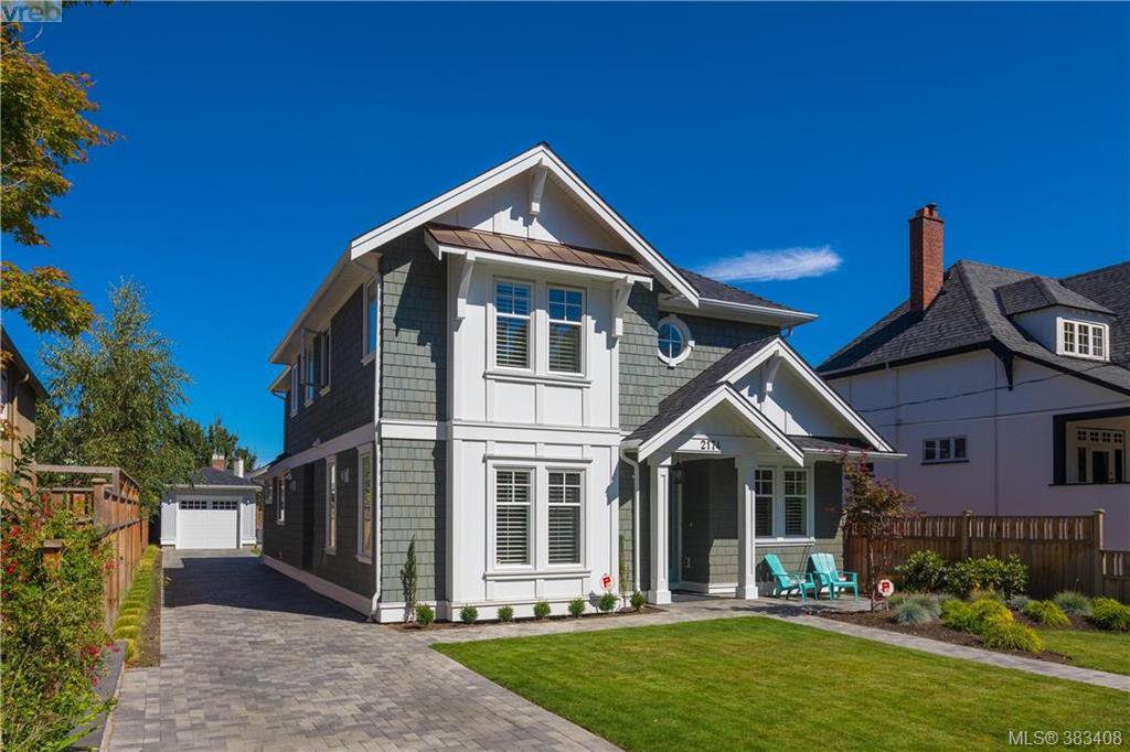 Main Photo: 2174 Beaverbrooke Street in VICTORIA: OB South Oak Bay Single Family Detached for sale (Oak Bay) : MLS®# 383408