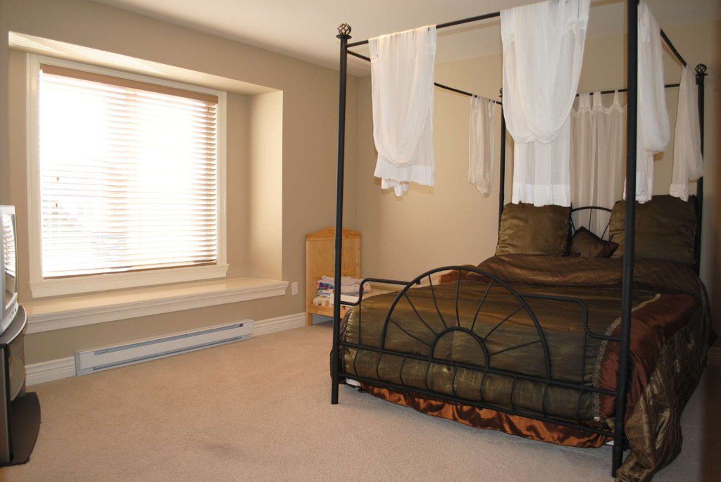 Main Photo: 7280 192 Street in Surrey: Clayton House 1/2 Duplex for sale : MLS®# f1026964