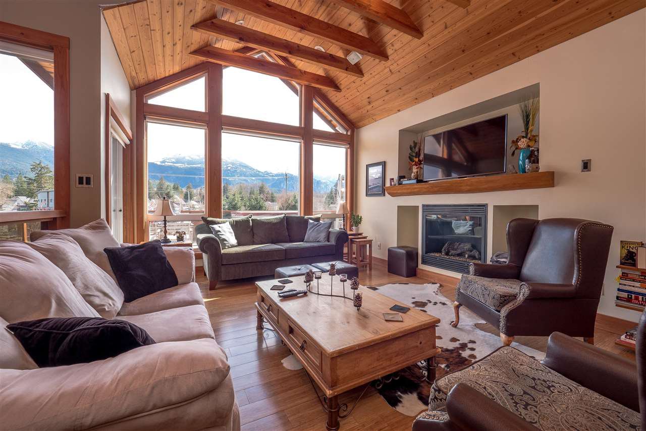 Main Photo: 40 40137 GOVERNMENT ROAD in Squamish: Garibaldi Estates House for sale : MLS®# R2152892