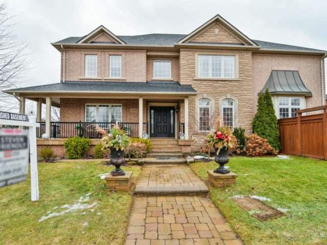 Main Photo: 1240 Grace Dr in Oakville: Iroquois Ridge North Freehold for sale : MLS®# W4047285