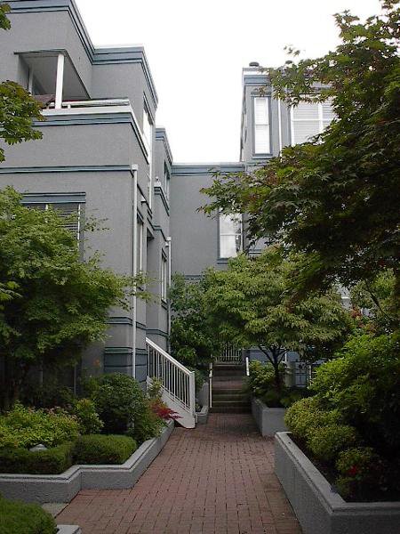 Main Photo: GORGEOUS TOWNHOUSE IN FAIRVIEW!