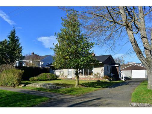 Main Photo: 818 Wollaston St in VICTORIA: Es Esquimalt House for sale (Esquimalt) : MLS®# 692995