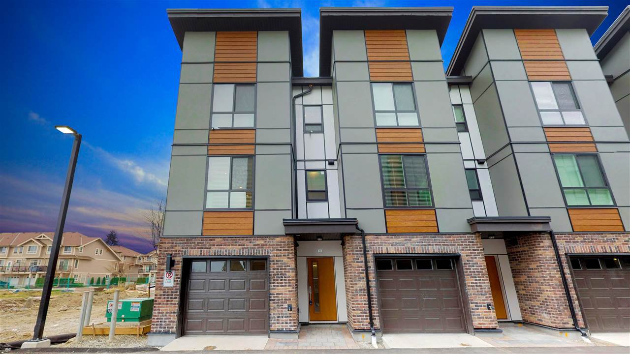 Main Photo: 15 19789 55 AVENUE in Langley: Langley City Townhouse for sale : MLS®# R2376767