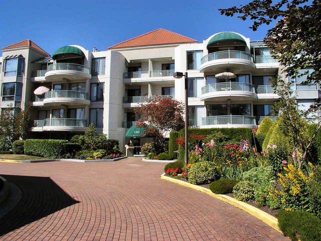 Main Photo: 205 1725 Martin Drive: Condo for sale : MLS®# F1303029