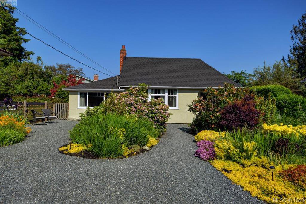 Main Photo: 3131 Kingsley Street in VICTORIA: SE Camosun Single Family Detached for sale (Saanich East) : MLS®# 411643