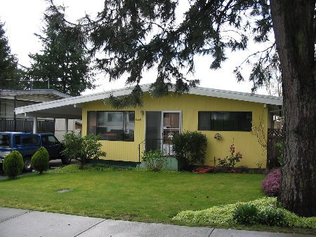 Main Photo: 15858 Russell Avenue: House for sale (White Rock) : MLS®# F2506203