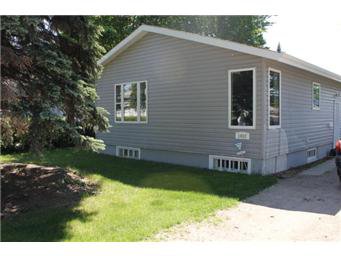 Main Photo: 1402 Louise Avenue in Saskatoon: Holliston Single Family Dwelling for sale (Saskatoon Area 02) : MLS®# 403190