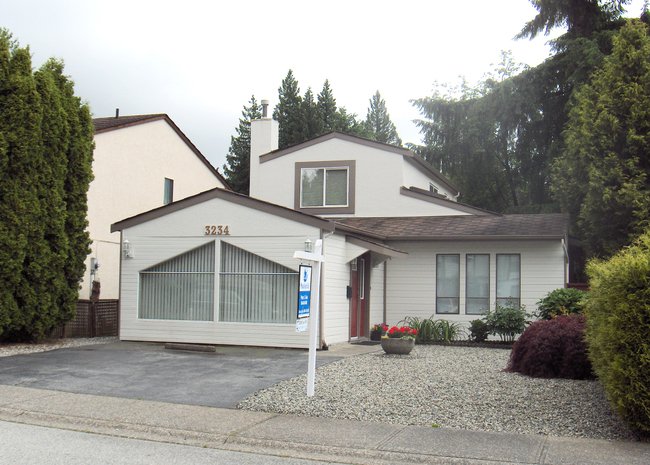 Main Photo: 3234 Mayne Crescent in Coquitlam: New Horizons Home for sale ()