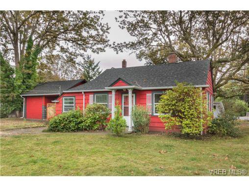 Main Photo: 4131 Tuxedo Dr in VICTORIA: SE Lake Hill House for sale (Saanich East) : MLS®# 689549