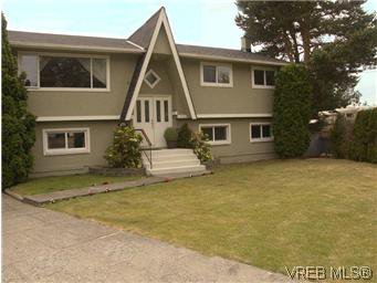 Main Photo: 2431 Sarah Pl in VICTORIA: Co Colwood Lake Single Family Detached for sale (Colwood) : MLS®# 578149
