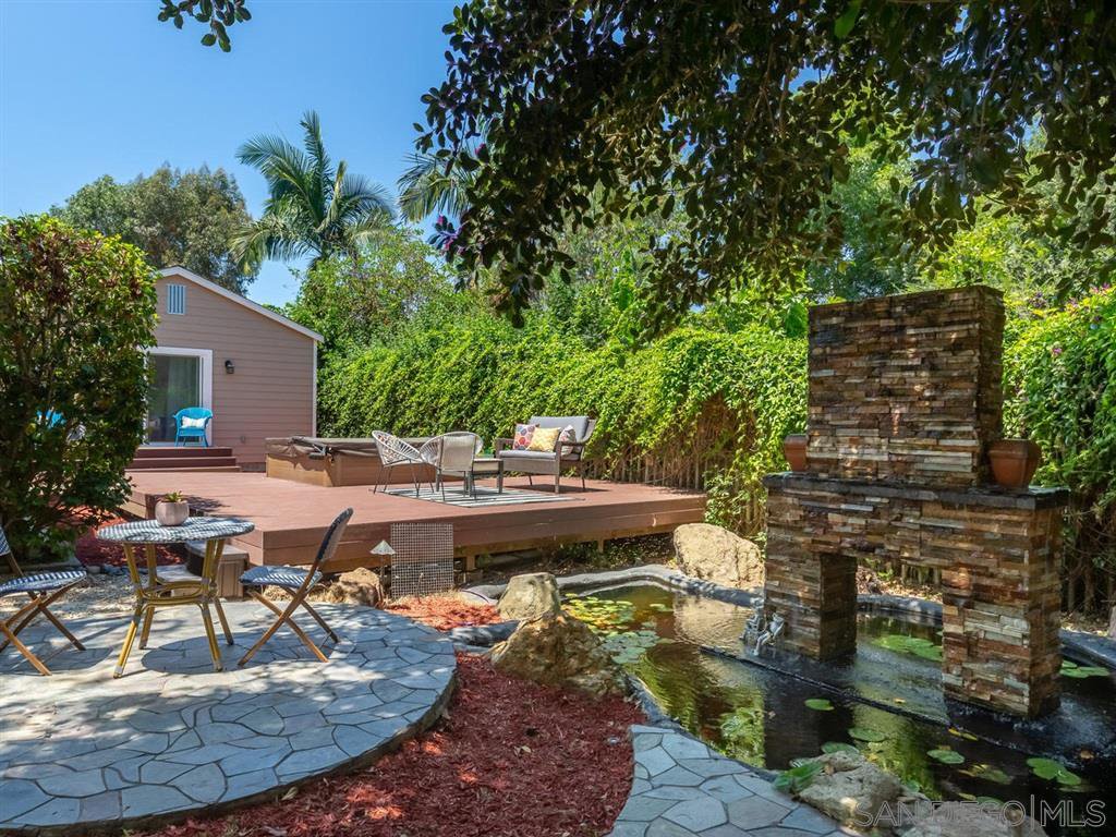 Main Photo: VISTA House for sale : 3 bedrooms : 950 Eucalyptus Ave