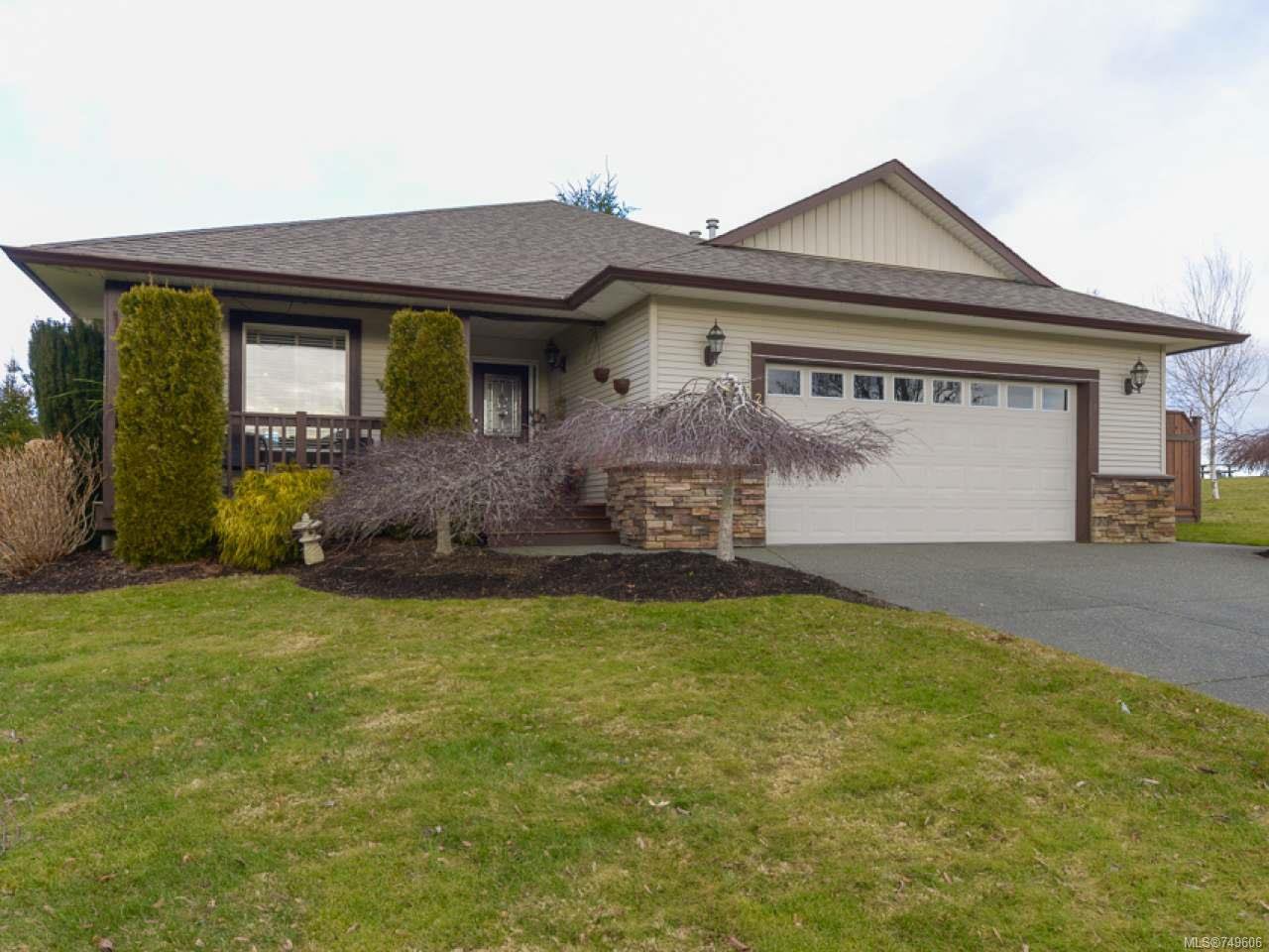 Main Photo: 2192 STIRLING Crescent in COURTENAY: CV Courtenay East House for sale (Comox Valley) : MLS®# 749606