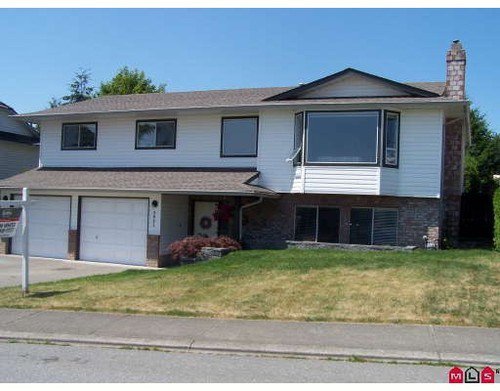 Main Photo: 3081 GOLDFINCH Street in Abbotsford: Home for sale : MLS®# F2915878