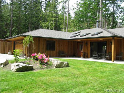 Main Photo: 122 Menhinick Dr in SALT SPRING ISLAND: GI Salt Spring House for sale (Gulf Islands) : MLS®# 709248