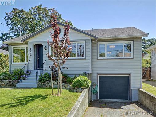 Main Photo: 2547 Scott St in VICTORIA: Vi Oaklands House for sale (Victoria) : MLS®# 761489