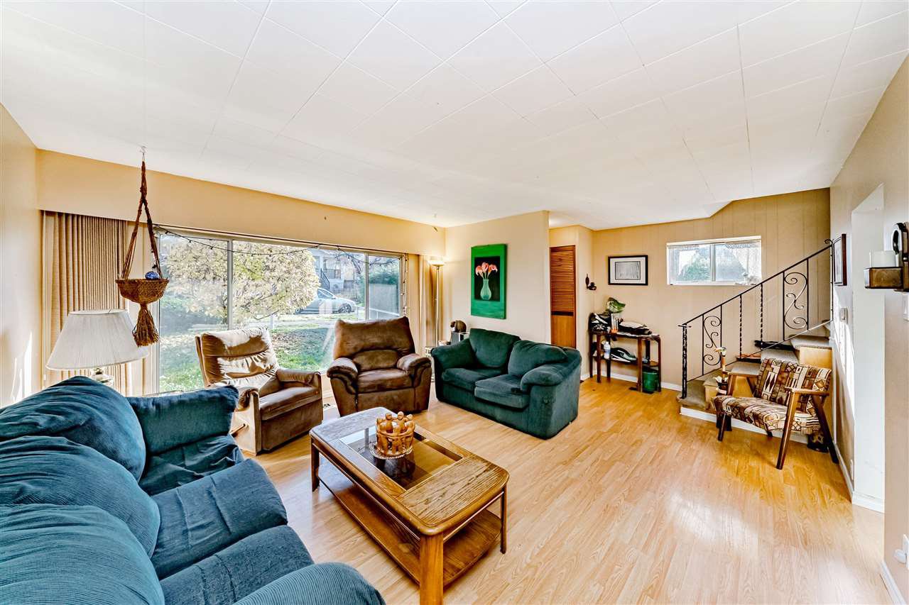 Main Photo: 4895 MOSS STREET in Vancouver: Collingwood VE House for sale (Vancouver East) : MLS®# R2425169
