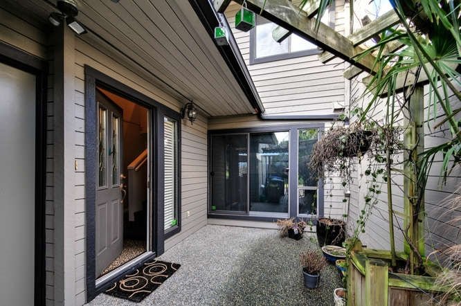 Main Photo: 104 1720 Southmere Cr in Surrey: Home for sale : MLS®# F1324626