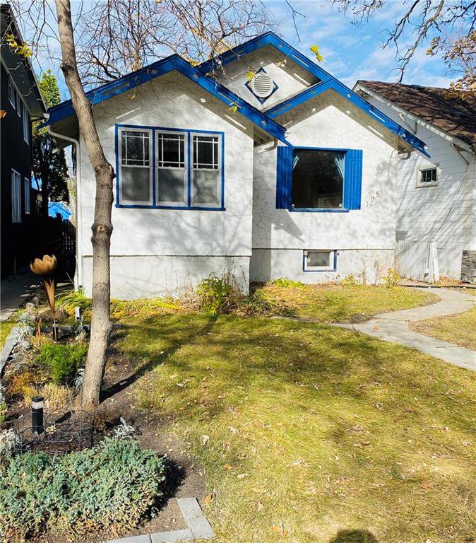 Steps from Academy, transportation routes, restaurants and shops!