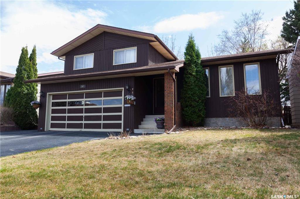 Main Photo: 207 OBrien Crescent in Saskatoon: Silverwood Heights Residential for sale : MLS®# SK731146