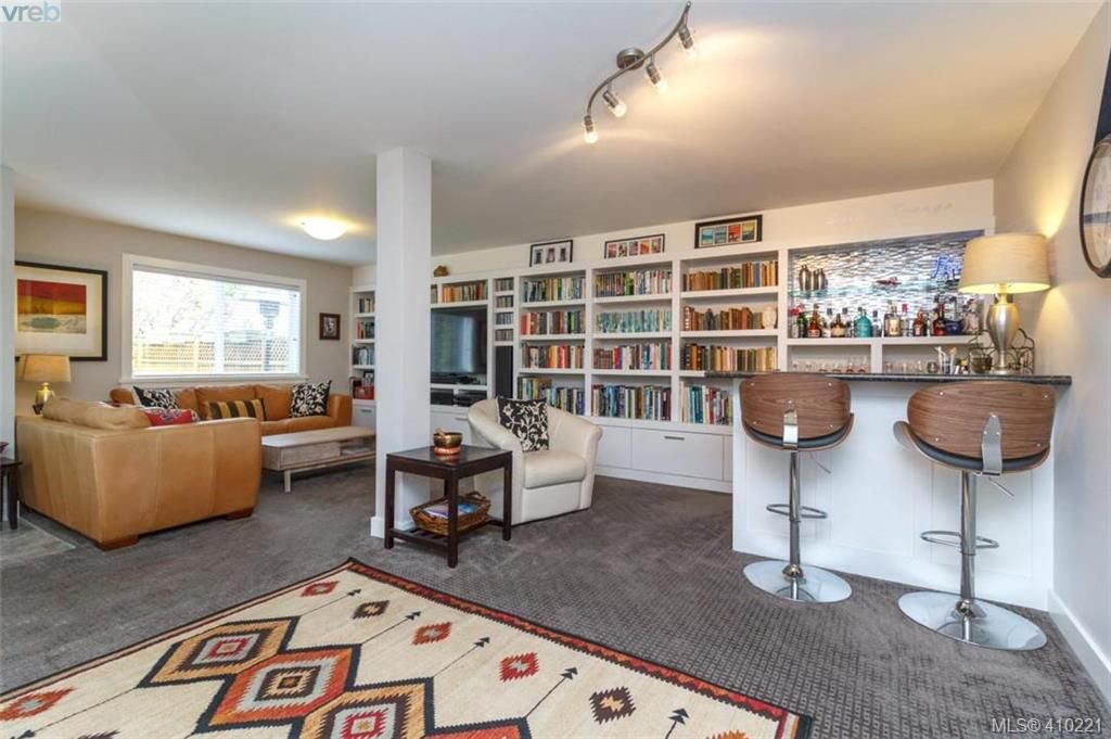 Main Photo: 1030 Boeing Close in VICTORIA: La Westhills Row/Townhouse for sale (Langford) : MLS®# 410221