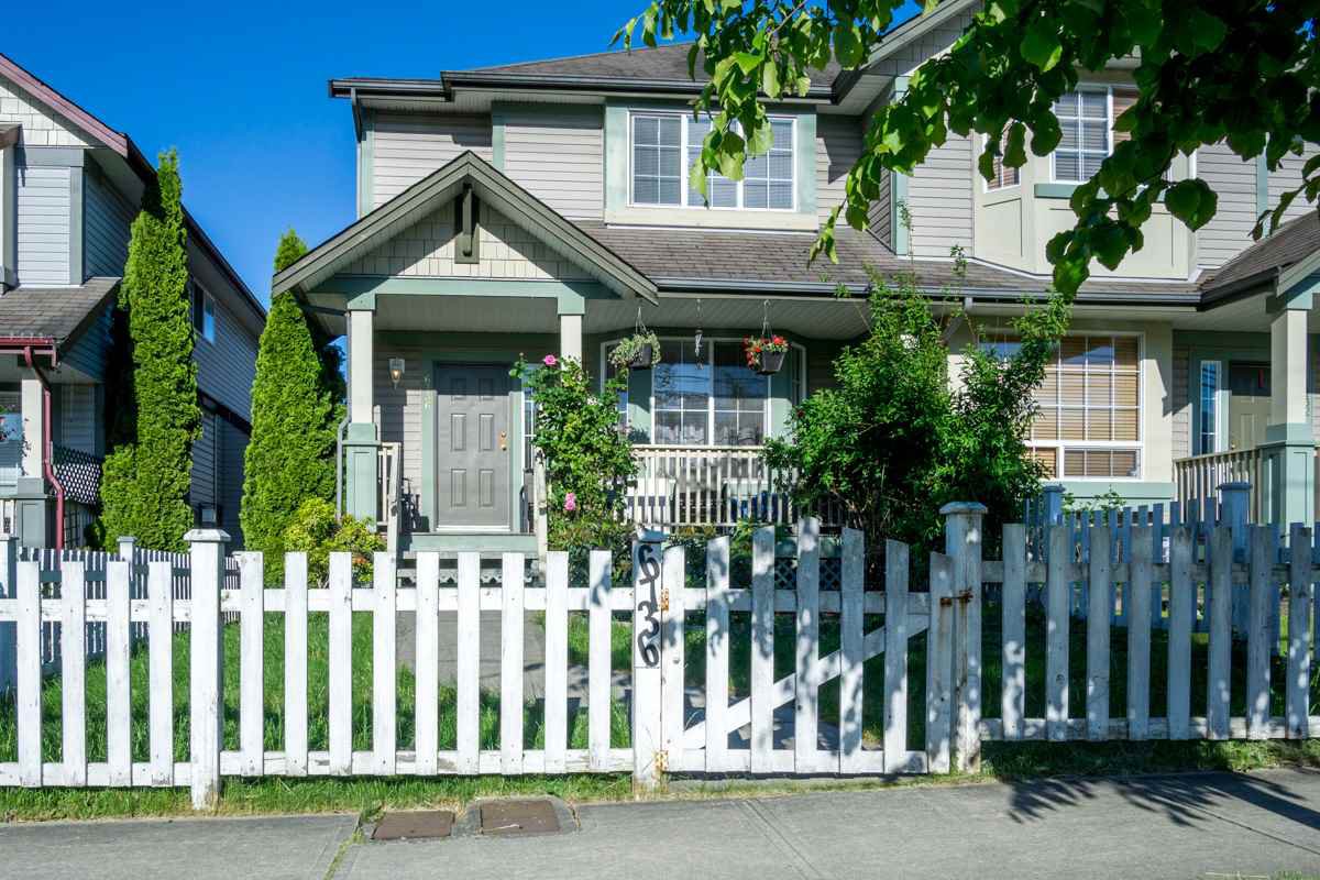 Main Photo: 6736 184 STREET in Surrey: Cloverdale BC 1/2 Duplex for sale (Cloverdale) : MLS®# R2180255
