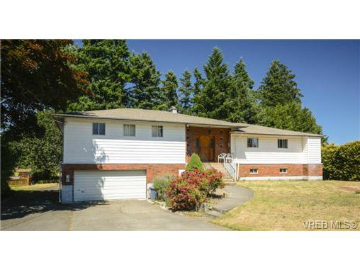 Main Photo: 2258 Aldeane Ave in VICTORIA: Co Colwood Lake House for sale (Colwood) : MLS®# 705539