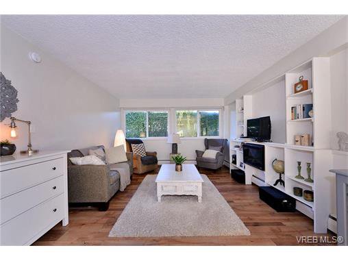Main Photo: 110 777 Cook Street in VICTORIA: Vi Downtown Condo Apartment for sale (Victoria) : MLS®# 371898