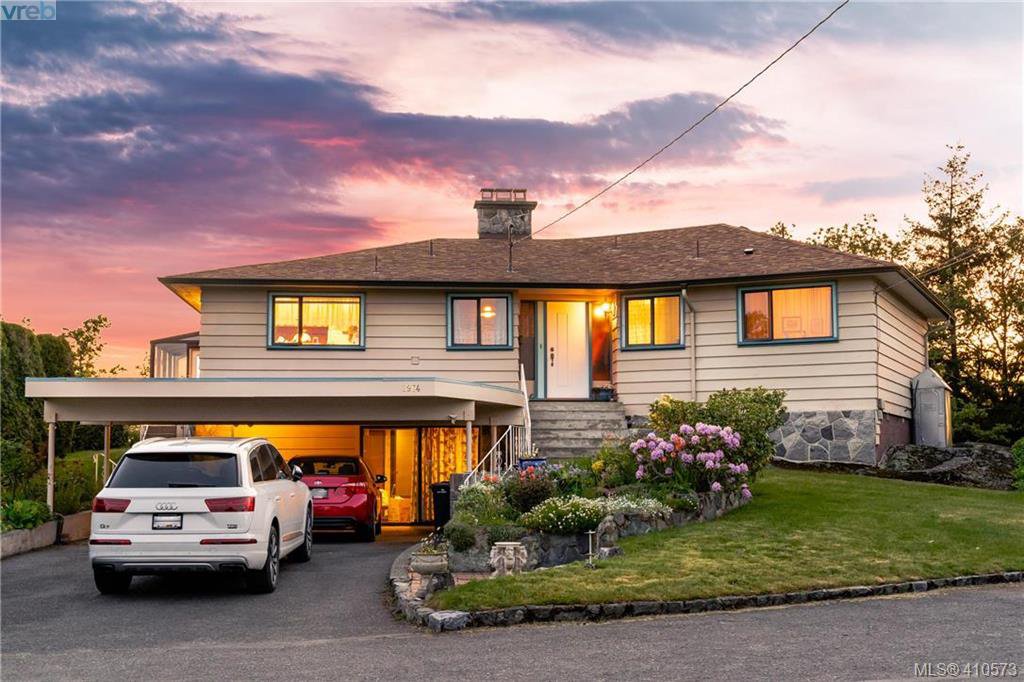 Main Photo: 2974 Irma Street in VICTORIA: Vi Burnside Single Family Detached for sale (Victoria) : MLS®# 410573