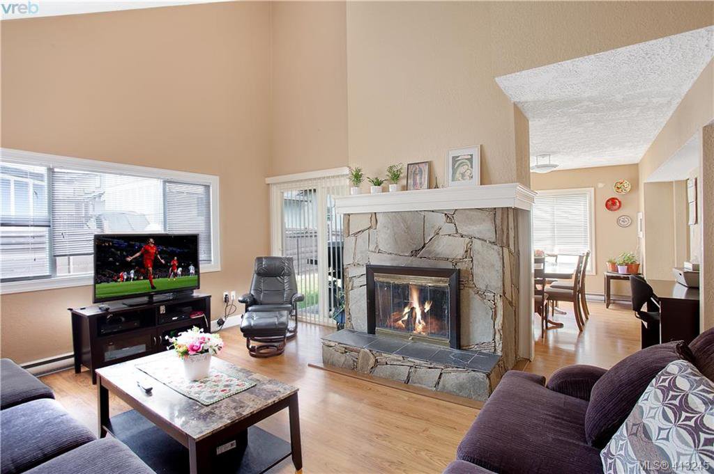 Main Photo: A 2974 Pickford Rd in VICTORIA: Co Hatley Park Half Duplex for sale (Colwood) : MLS®# 819516
