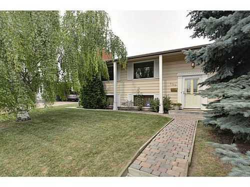 Main Photo: 6135 LONGMOOR Way SW in Calgary: Bi-Level for sale : MLS®# C3584023