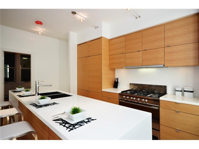 Main Photo: 1562 COMOX ST in Vancouver: West End VW Condo for sale in "C & C" (Vancouver West) : MLS®# V908972