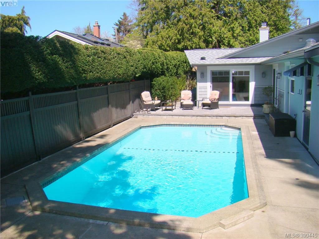 Main Photo: 1287 Rockland Avenue in VICTORIA: Vi Rockland Single Family Detached for sale (Victoria) : MLS®# 390445
