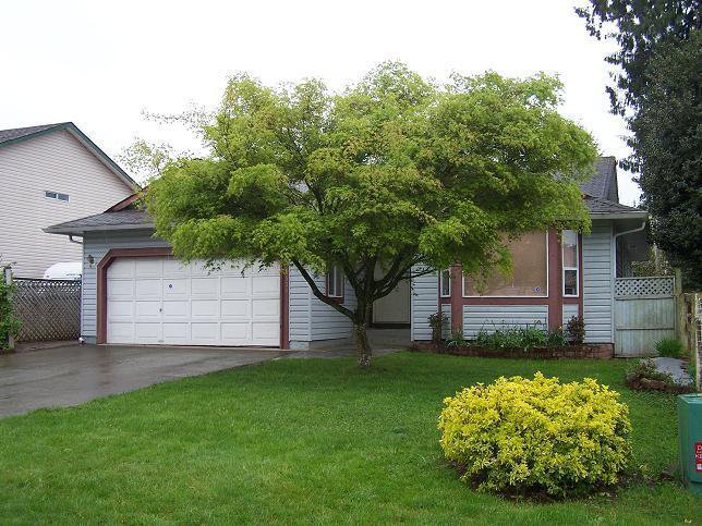 Main Photo: 26570 32A Ave in Langley: Home for sale : MLS®# F2710284