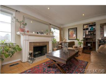 Main Photo: 2048 Newton Street in VICTORIA: OB Henderson Single Family Detached for sale (Oak Bay) : MLS®# 303264