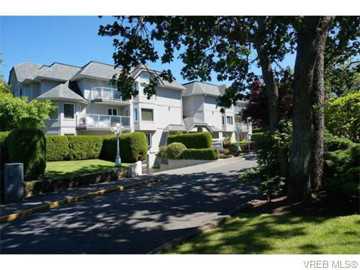 Main Photo: 102 1477 Yale St in VICTORIA: OB South Oak Bay Condo for sale (Oak Bay) : MLS®# 745945