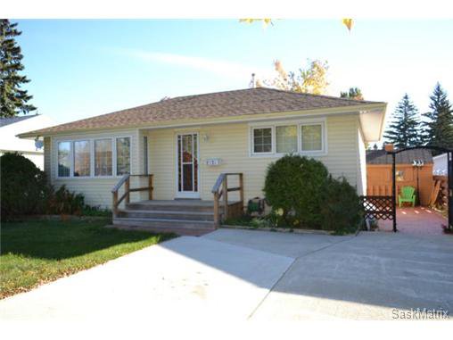 Main Photo: 2121 Clarence Avenue South in Saskatoon: Adelaide/Churchill Single Family Dwelling for sale (Saskatoon Area 02) : MLS®# 514926