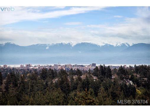 Main Photo: 932 Cobblestone Lane in VICTORIA: SE Broadmead Single Family Detached for sale (Saanich East) : MLS®# 376704