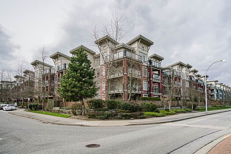 Main Photo: 216 15385 101A AVENUE in Surrey: Guildford Condo for sale (North Surrey) : MLS®# R2253513