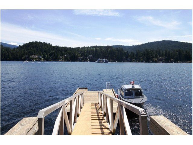 Main Photo: 1736 SE NAOMI Place in North Vancouver: Deep Cove House for sale : MLS®# V1005937