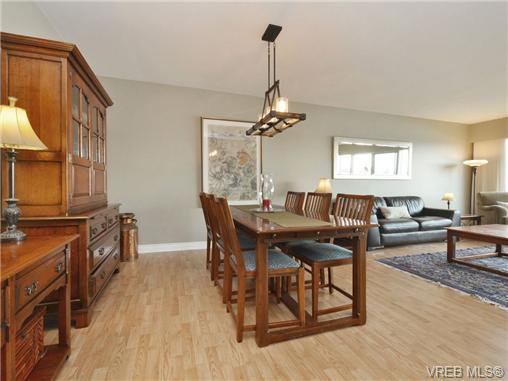 Main Photo: 203 1476 Beach Drive in VICTORIA: OB South Oak Bay Residential for sale (Oak Bay) : MLS®# 361099